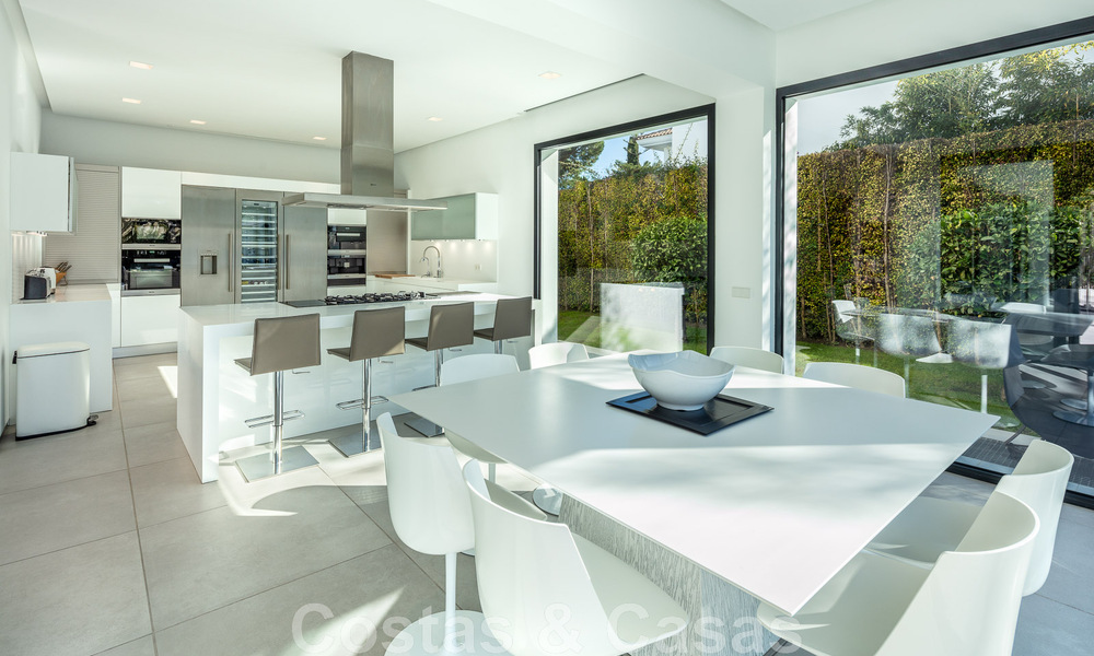 Villa de style moderne rénovée à vendre au cœur de la vallée du golf de Nueva Andalucia, Marbella 49088