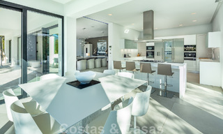 Villa de style moderne rénovée à vendre au cœur de la vallée du golf de Nueva Andalucia, Marbella 49089 