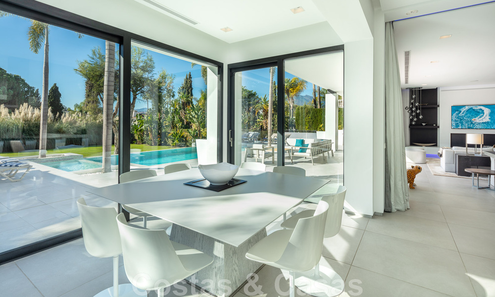 Villa de style moderne rénovée à vendre au cœur de la vallée du golf de Nueva Andalucia, Marbella 49091