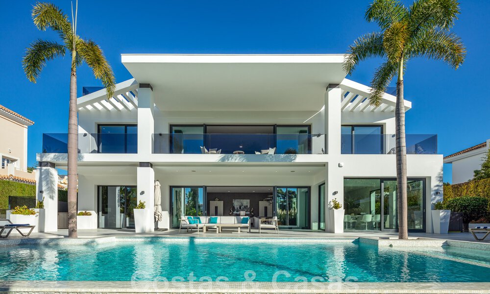 Villa de style moderne rénovée à vendre au cœur de la vallée du golf de Nueva Andalucia, Marbella 49092