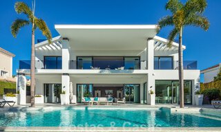 Villa de style moderne rénovée à vendre au cœur de la vallée du golf de Nueva Andalucia, Marbella 49092 