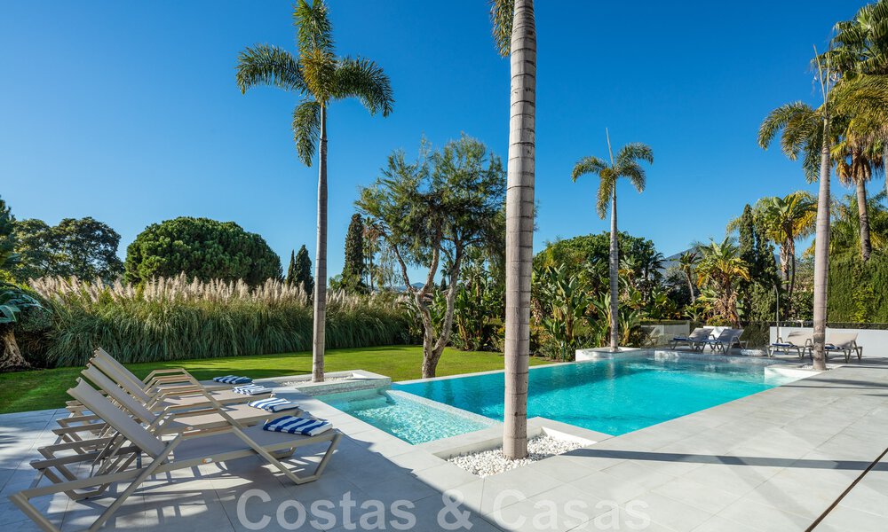 Villa de style moderne rénovée à vendre au cœur de la vallée du golf de Nueva Andalucia, Marbella 49094