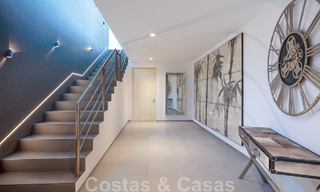 Villa de style moderne rénovée à vendre au cœur de la vallée du golf de Nueva Andalucia, Marbella 49096 