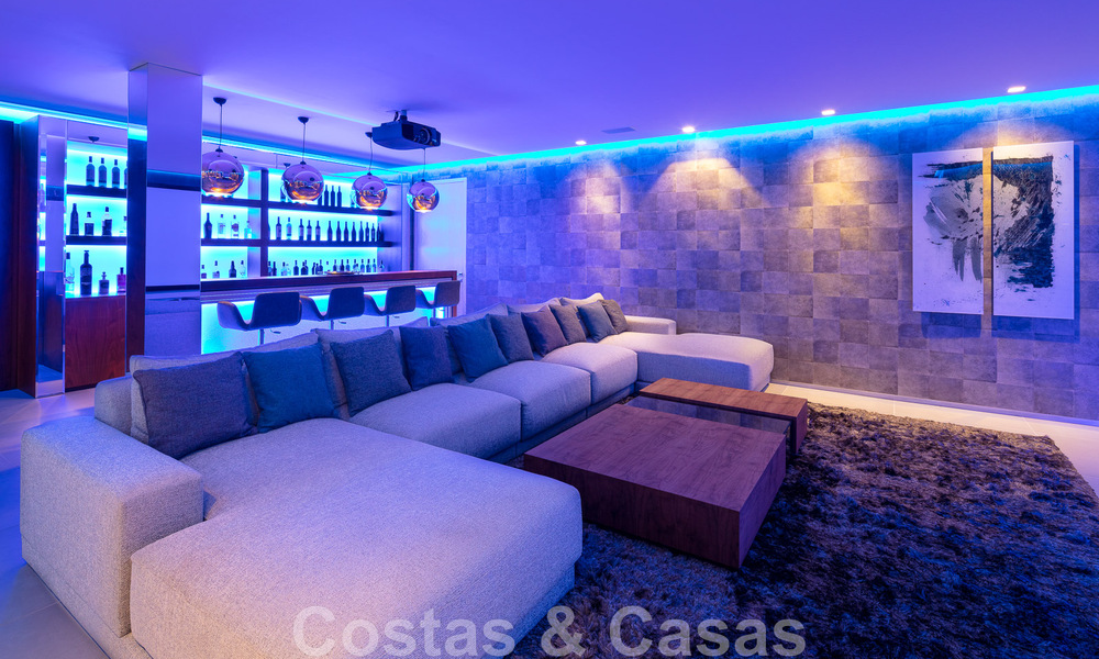 Villa de style moderne rénovée à vendre au cœur de la vallée du golf de Nueva Andalucia, Marbella 49098