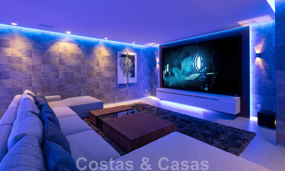 Villa de style moderne rénovée à vendre au cœur de la vallée du golf de Nueva Andalucia, Marbella 49099