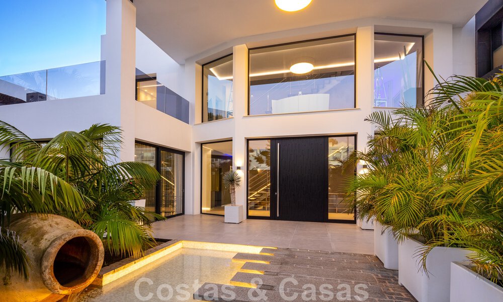 Villa de style moderne rénovée à vendre au cœur de la vallée du golf de Nueva Andalucia, Marbella 49103