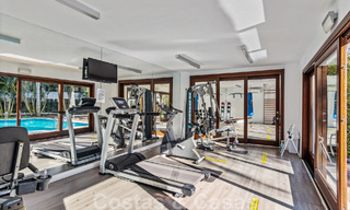 Appartement prêt à emménager à vendre dans un complexe de plage exclusif avec vue sur la mer, à quelques pas du centre d'Estepona 49295 