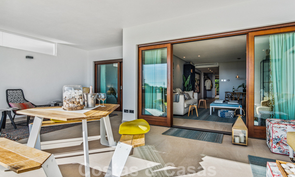 Appartement prêt à emménager à vendre dans un complexe de plage exclusif avec vue sur la mer, à quelques pas du centre d'Estepona 49297