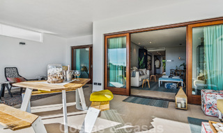 Appartement prêt à emménager à vendre dans un complexe de plage exclusif avec vue sur la mer, à quelques pas du centre d'Estepona 49297 
