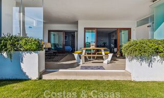 Appartement prêt à emménager à vendre dans un complexe de plage exclusif avec vue sur la mer, à quelques pas du centre d'Estepona 49298 