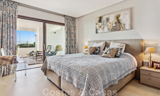 Appartement prêt à emménager à vendre dans un complexe de plage exclusif avec vue sur la mer, à quelques pas du centre d'Estepona 49299 