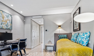 Appartement prêt à emménager à vendre dans un complexe de plage exclusif avec vue sur la mer, à quelques pas du centre d'Estepona 49302 