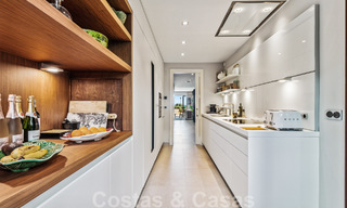 Appartement prêt à emménager à vendre dans un complexe de plage exclusif avec vue sur la mer, à quelques pas du centre d'Estepona 49303 