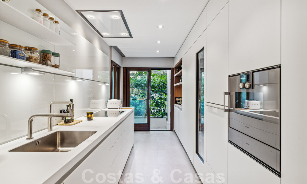 Appartement prêt à emménager à vendre dans un complexe de plage exclusif avec vue sur la mer, à quelques pas du centre d'Estepona 49304