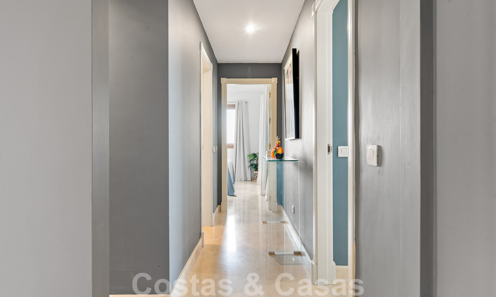 Appartement moderne rénové à vendre, avec vue sur la mer, dans un complexe fermé situé sur le nouveau Golden Mile, entre Marbella et Estepona 49536