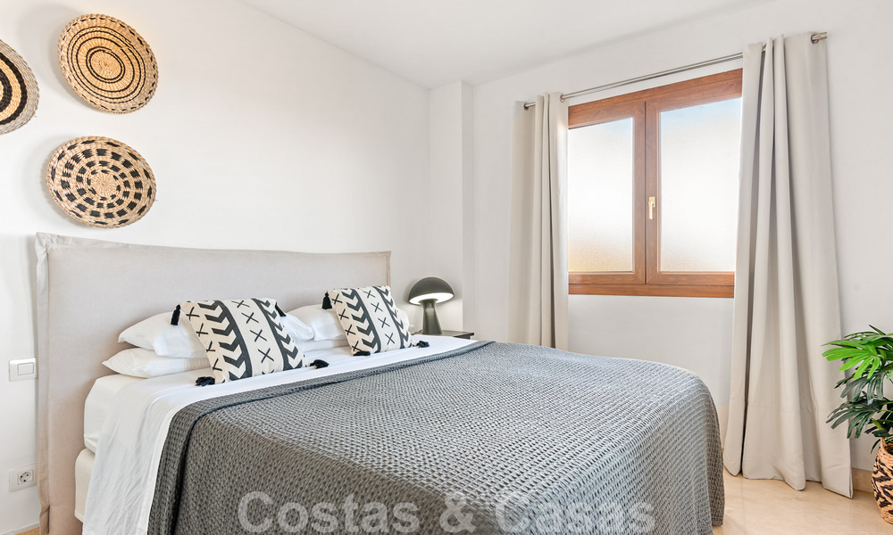 Appartement moderne rénové à vendre, avec vue sur la mer, dans un complexe fermé situé sur le nouveau Golden Mile, entre Marbella et Estepona 49542