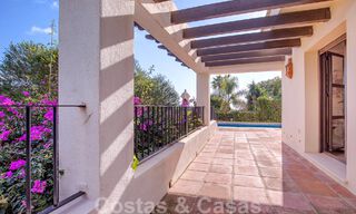 Villa andalouse indépendante à vendre avec un grand potentiel, située en position élevée et entourée de terrains de golf à Benahavis - Marbella 49588 