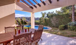 Villa andalouse indépendante à vendre avec un grand potentiel, située en position élevée et entourée de terrains de golf à Benahavis - Marbella 49601 