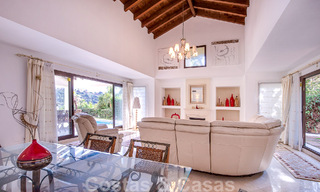 Villa andalouse indépendante à vendre avec un grand potentiel, située en position élevée et entourée de terrains de golf à Benahavis - Marbella 49605 