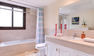 Villa andalouse indépendante à vendre avec un grand potentiel, située en position élevée et entourée de terrains de golf à Benahavis - Marbella 49608 