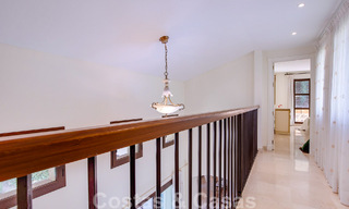 Villa andalouse indépendante à vendre avec un grand potentiel, située en position élevée et entourée de terrains de golf à Benahavis - Marbella 49612 