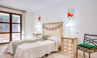 Villa andalouse indépendante à vendre avec un grand potentiel, située en position élevée et entourée de terrains de golf à Benahavis - Marbella 49613 