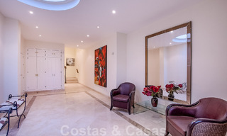 Villa andalouse indépendante à vendre avec un grand potentiel, située en position élevée et entourée de terrains de golf à Benahavis - Marbella 49615 