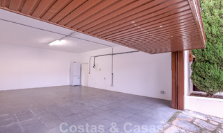 Villa andalouse indépendante à vendre avec un grand potentiel, située en position élevée et entourée de terrains de golf à Benahavis - Marbella 49616 