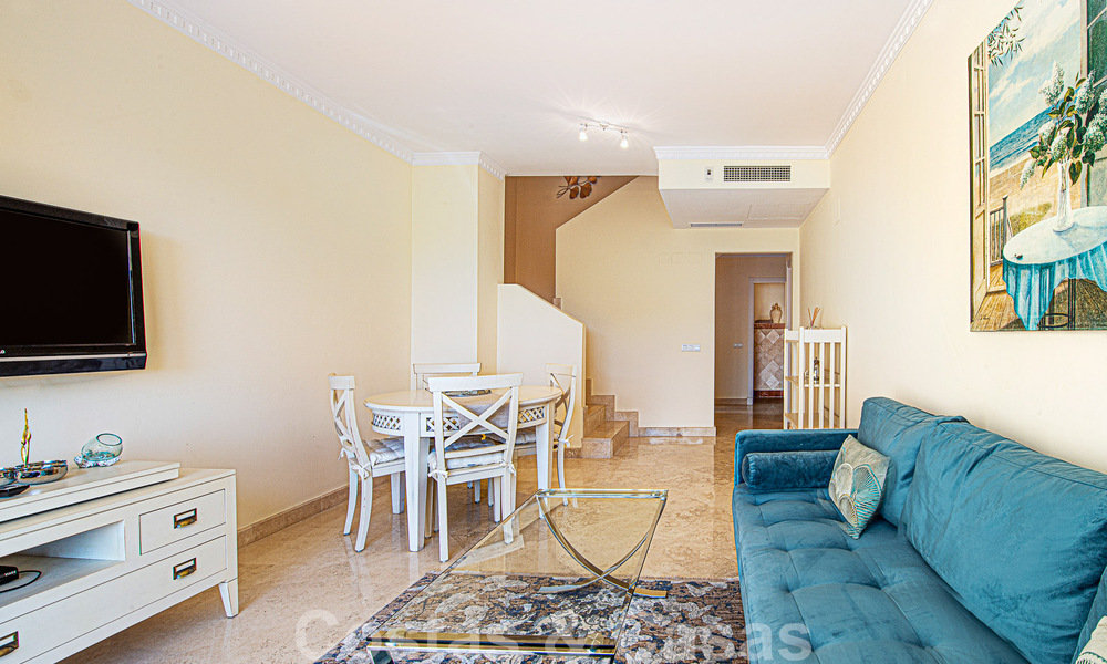 Spacieux duplex penthouse à vendre avec vue sur la mer, à proximité de toutes les commodités sur le Golden Mile de Marbella 49624