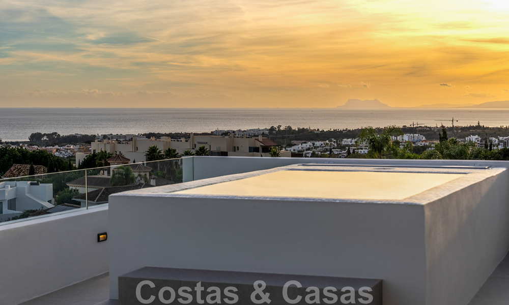 Villa design exclusive avec vue panoramique sur la mer à vendre dans un resort de golf cinq étoiles à Marbella - Benahavis 48848
