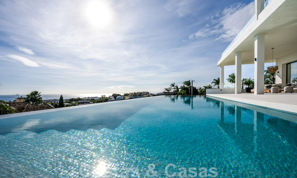 Villa design exclusive avec vue panoramique sur la mer à vendre dans un resort de golf cinq étoiles à Marbella - Benahavis 48854