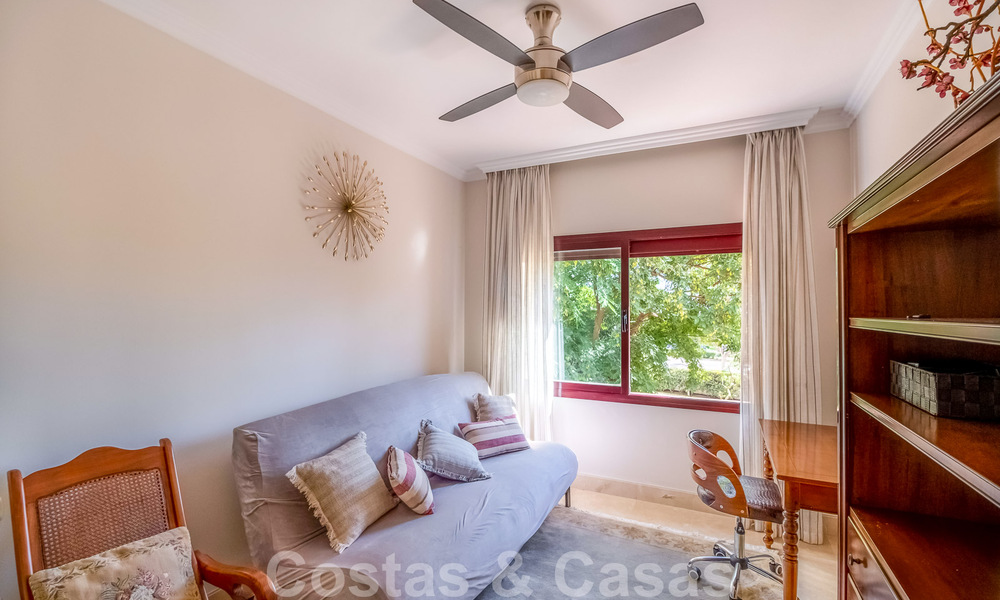 Appartement de 3 chambres à vendre dans une urbanisation exclusive et fermée sur le front de mer à San Pedro, Marbella 49662