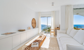 Appartement rénové en front de mer à vendre dans un complexe de plage méditerranéen avec vue panoramique sur la mer, sur la nouvelle Golden Mile entre Marbella et Estepona 49037 