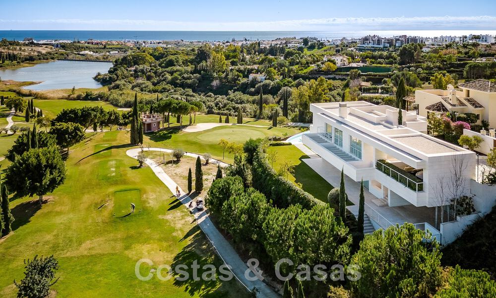 Villa de luxe en première ligne de golf, de style moderne et élégant, avec vue imprenable sur le golf et la mer, à vendre à Los Flamingos Golf resort à Marbella - Benahavis 48927