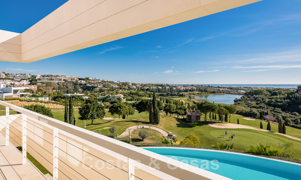 Villa de luxe en première ligne de golf, de style moderne et élégant, avec vue imprenable sur le golf et la mer, à vendre à Los Flamingos Golf resort à Marbella - Benahavis 48953
