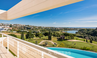 Villa de luxe en première ligne de golf, de style moderne et élégant, avec vue imprenable sur le golf et la mer, à vendre à Los Flamingos Golf resort à Marbella - Benahavis 48953 