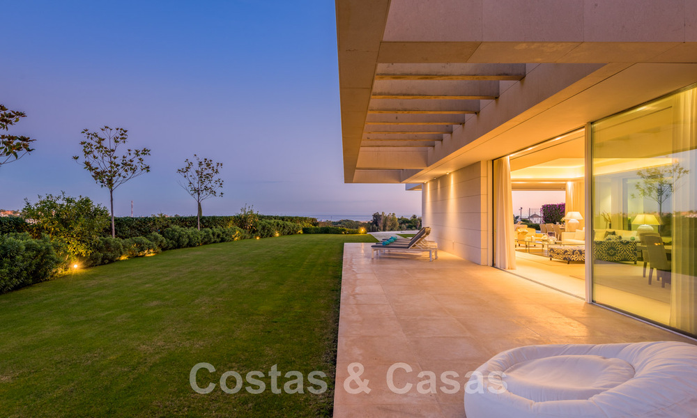 Villa de luxe en première ligne de golf, de style moderne et élégant, avec vue imprenable sur le golf et la mer, à vendre à Los Flamingos Golf resort à Marbella - Benahavis 48954