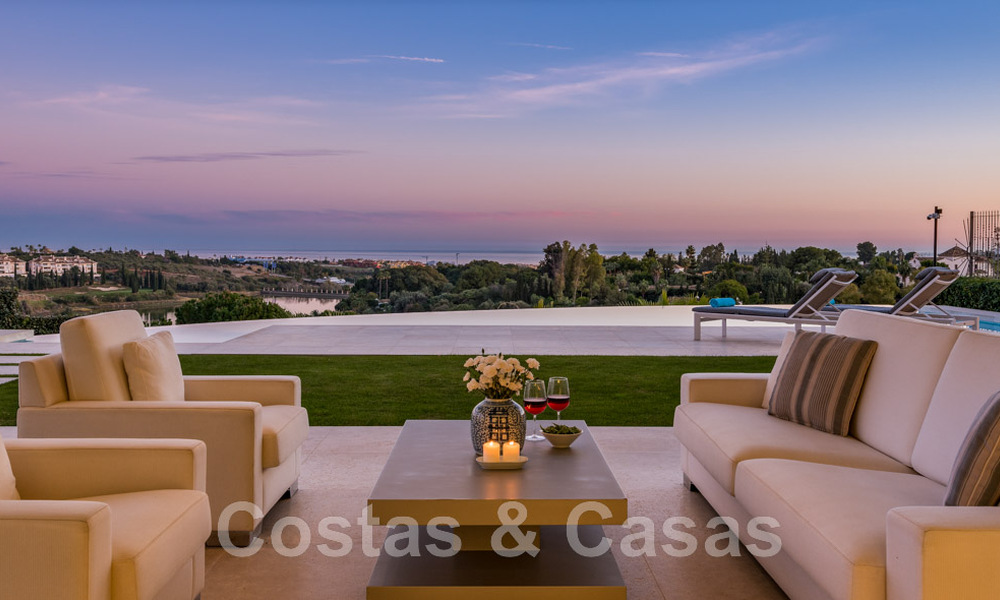 Villa de luxe en première ligne de golf, de style moderne et élégant, avec vue imprenable sur le golf et la mer, à vendre à Los Flamingos Golf resort à Marbella - Benahavis 48960