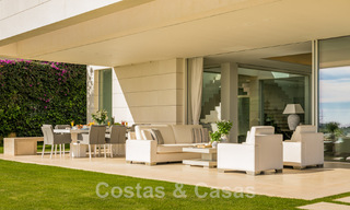 Villa de luxe en première ligne de golf, de style moderne et élégant, avec vue imprenable sur le golf et la mer, à vendre à Los Flamingos Golf resort à Marbella - Benahavis 48963 