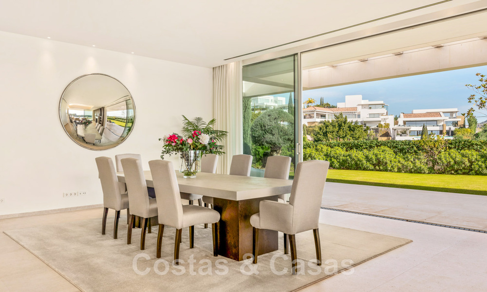 Villa de luxe en première ligne de golf, de style moderne et élégant, avec vue imprenable sur le golf et la mer, à vendre à Los Flamingos Golf resort à Marbella - Benahavis 48966