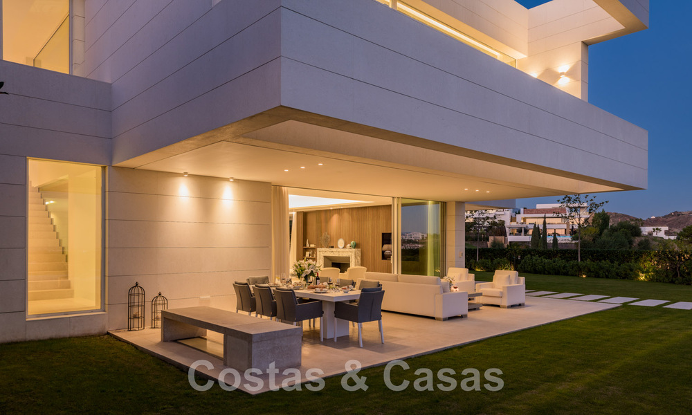 Villa de luxe en première ligne de golf, de style moderne et élégant, avec vue imprenable sur le golf et la mer, à vendre à Los Flamingos Golf resort à Marbella - Benahavis 48972