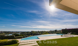 Villa de luxe en première ligne de golf, de style moderne et élégant, avec vue imprenable sur le golf et la mer, à vendre à Los Flamingos Golf resort à Marbella - Benahavis 48974 