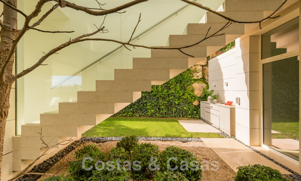 Villa de luxe en première ligne de golf, de style moderne et élégant, avec vue imprenable sur le golf et la mer, à vendre à Los Flamingos Golf resort à Marbella - Benahavis 48976
