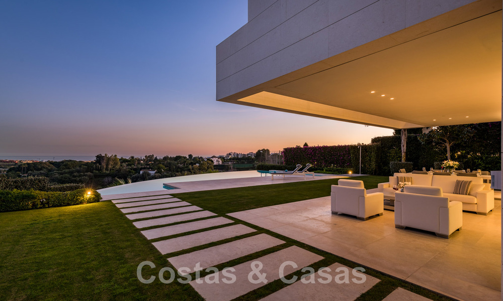 Villa de luxe en première ligne de golf, de style moderne et élégant, avec vue imprenable sur le golf et la mer, à vendre à Los Flamingos Golf resort à Marbella - Benahavis 48989