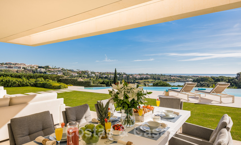 Villa de luxe en première ligne de golf, de style moderne et élégant, avec vue imprenable sur le golf et la mer, à vendre à Los Flamingos Golf resort à Marbella - Benahavis 48993