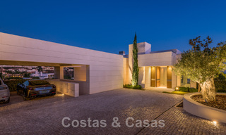 Villa de luxe en première ligne de golf, de style moderne et élégant, avec vue imprenable sur le golf et la mer, à vendre à Los Flamingos Golf resort à Marbella - Benahavis 49000 