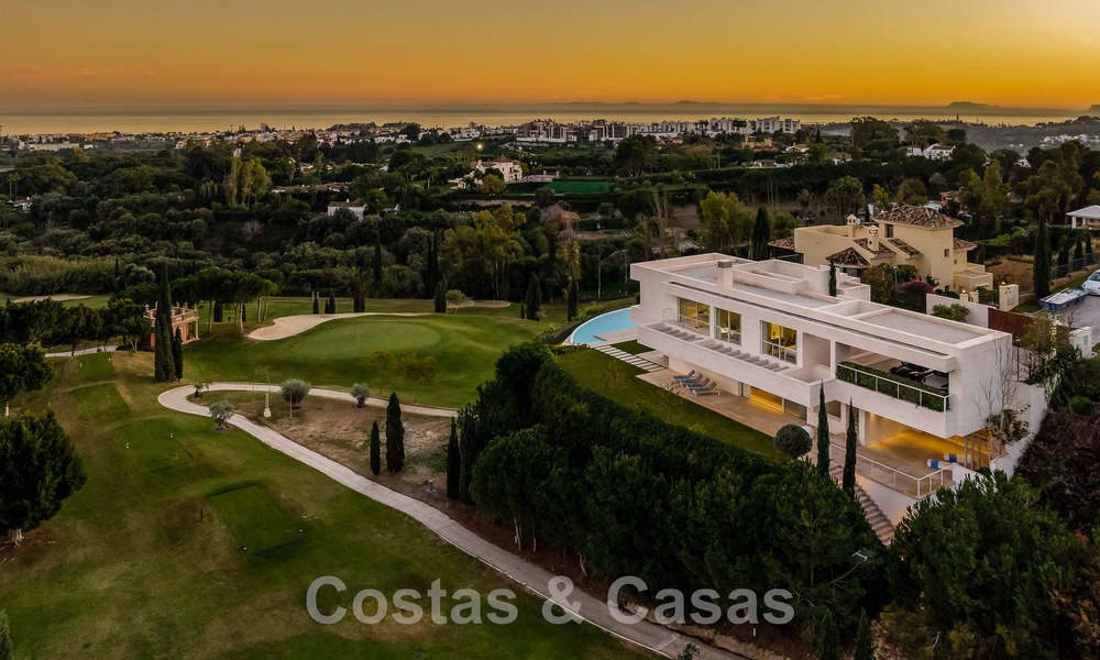 Villa de luxe en première ligne de golf, de style moderne et élégant, avec vue imprenable sur le golf et la mer, à vendre à Los Flamingos Golf resort à Marbella - Benahavis 49005