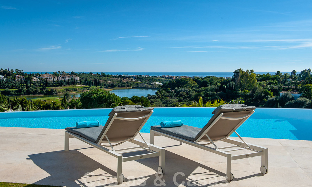 Villa de luxe en première ligne de golf, de style moderne et élégant, avec vue imprenable sur le golf et la mer, à vendre à Los Flamingos Golf resort à Marbella - Benahavis 49006
