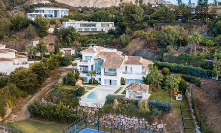 Élégante villa espagnole de luxe à vendre dans un quartier résidentiel protégé de La Quinta, Benahavis - Marbella 50380