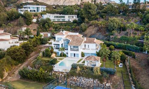 Élégante villa espagnole de luxe à vendre dans un quartier résidentiel protégé de La Quinta, Benahavis - Marbella 50380